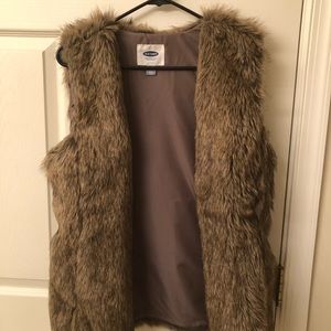 Old Navy faux fur vest! Size M